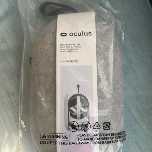 Other - Oculus quest 2 carrying case